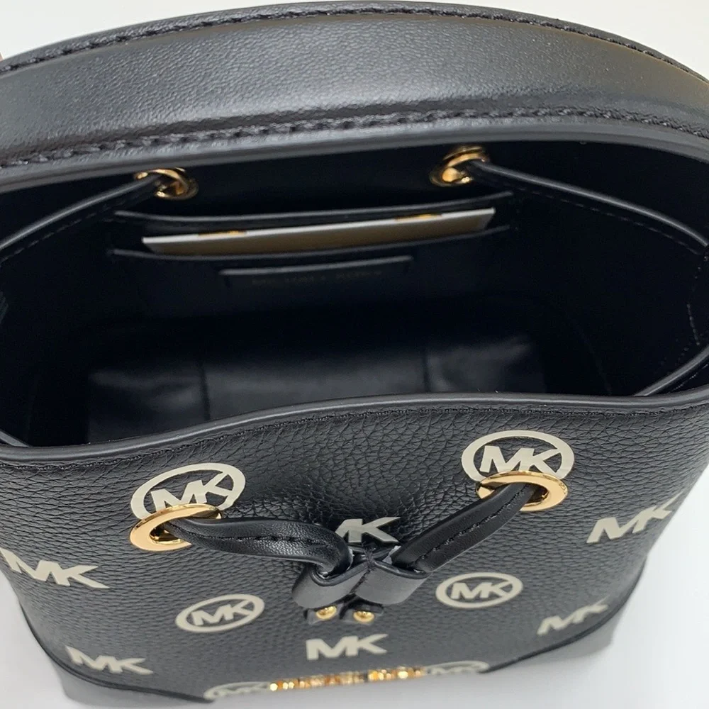 MICHAEL KORS
Mercer Small Logo Embossed Leather Bucket Bag
COLOR BLACK - Picture 9 of 15